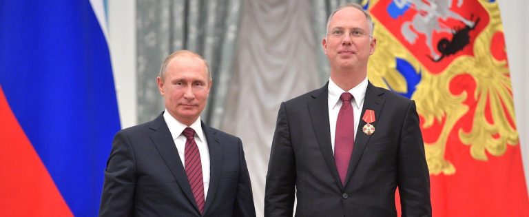 „Îi place să facă show cu telefoane de la sus-puși”. Cum a devenit prietenul unei fiice a lui Putin omul care „rezolvă” totul la Kremlin
