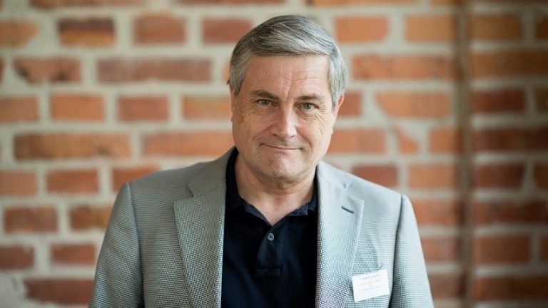 A murit profesorul Christopher Coker, un om care și-a dedicat viața și mintea sclipitoare analizei războiului