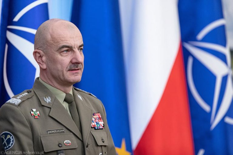 Șeful Statului Major al armatei poloneze: NATO ar trebui să reacţioneze mai agresiv faţă de ameninţările de „bandit” ale Rusiei