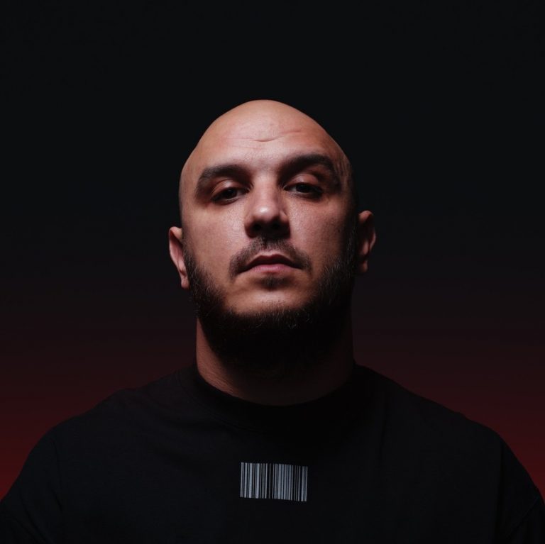 Rapperul GuessWho, testat pozitiv pentru cocaină după ce a fost oprit în trafic, în București