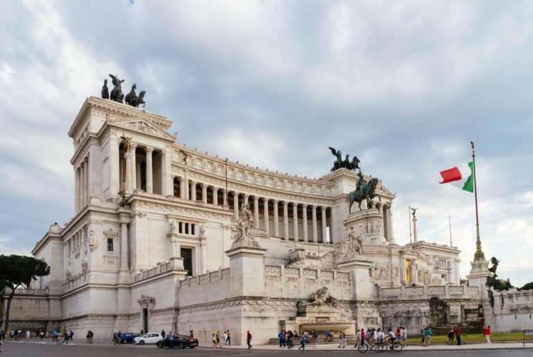 Deficitul bugetar al Italiei ar putea depăşi 4,5% din PIB în 2023