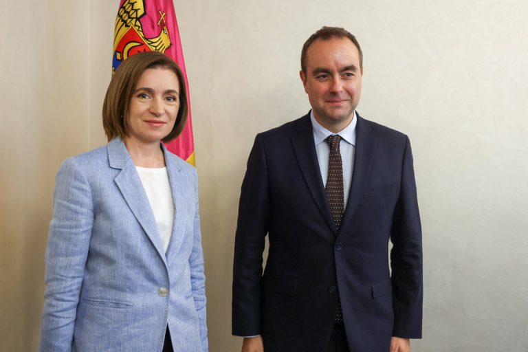 VIDEO | Franţa şi Republica Moldova încep negocierile pentru un acord de apărare