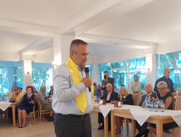Nicolae Ciucă, la Şcoala de vară a seniorilor din PNL: România trebuie să-şi schimbe mentalitatea când face politici publice pentru seniori. Înaintarea în vârstă e o creştere în înţelepciune, nu o degradare