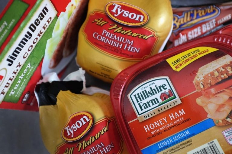 Anchete în SUA la producătorii de carne Tyson Foods şi Perdue Farms, pentru a afla dacă folosesc copii migranţi la curăţarea abatoarelor