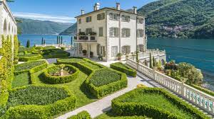 George Clooney a scos la vânzare vila de pe Lacul Como. Ce valoare are proprietatea