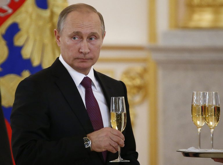 Putin, liderul Rusiei de aproape un sfert de secol, a primit primele urări la împlinirea a 72 de ani: „Dumnezeu să îl aibă în a sa pază pe ţar!”