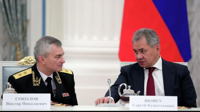 Reuters: Comandantul Flotei Ruse de la Marea Neagră, fotografiat lucrând după ce Ucraina a anunţat că l-a ucis