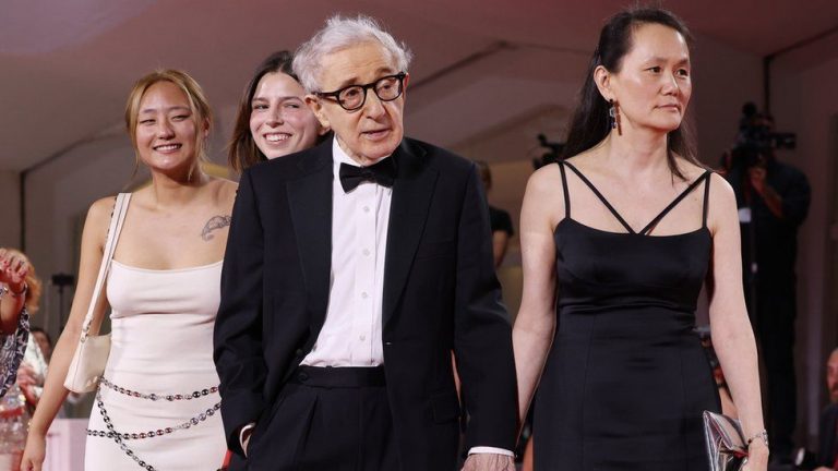 VIDEO | Protest împotriva regizorilor Woody Allen, Roman Polanski şi Luc Besson la Festivalul de Film de la Veneţia