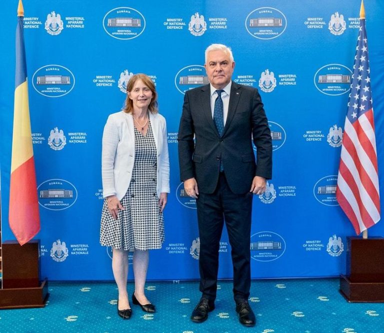 Ministrul Apărării, discuție cu ambasadoarea SUA despre „impactul pe care războiul de agresiune al Federaţiei Ruse în Ucraina îl are asupra securităţii regionale”