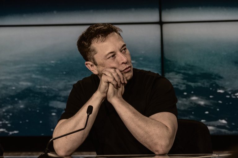 Problema cu „big tech”, pe care o pune gestul lui Elon Musk de a bloca lovirea flotei ruse
