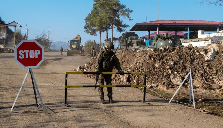 Drumurile au fost sigilate. O enclavă armeană din Azerbaidjan se află în pragul foametei
