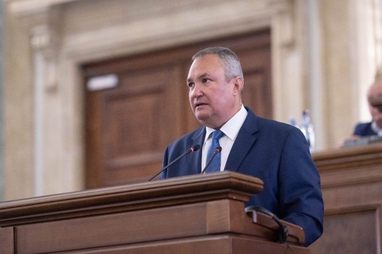 Senatul, în sesiune extraordinară. Ciucă: Protestele sunt justificate / Forul legislativ se va mobiliza pentru a permite intrarea în vigoare a soluţiilor Guvernului