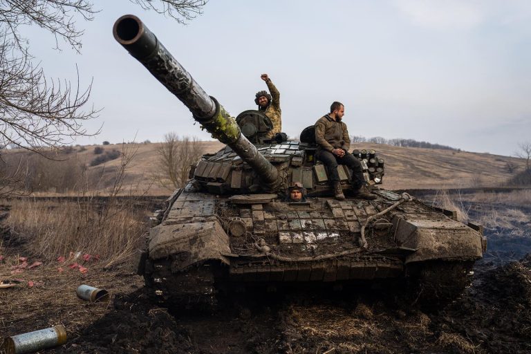 SIPRI: Cheltuielile militare globale au crescut cu 2,9% în 2025