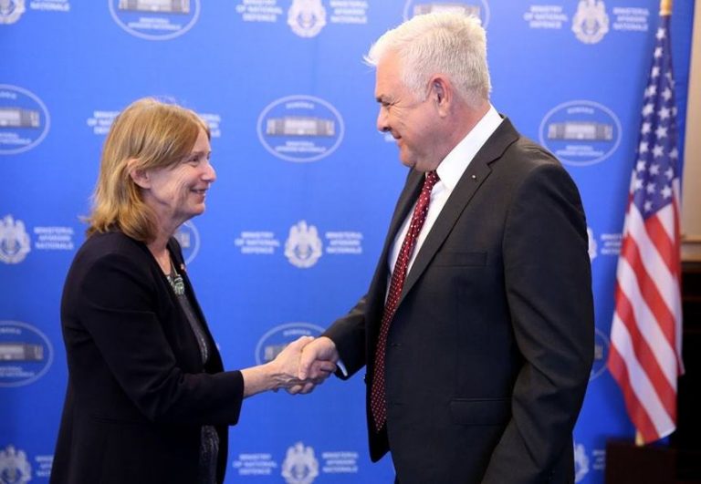 Tîlvăr, întâlnire cu ambasadoarea SUA: Am luat măsuri suplimentare pentru întărirea monitorizării şi securizării spaţiului aerian / Kavalec: SUA vor disloca în România aeronave de luptă