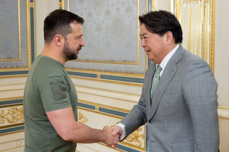 Discuţii pentru garanţii de securitate între Ucraina și Japonia. Zelenski: Parteneriatul va deveni un exemplu global de protejare a vieţilor