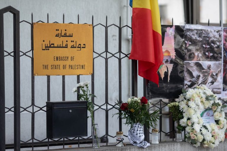Miting organizat sâmbătă, în Piaţa Universităţii, de Asociaţia Comunităţii Palestiniene din România