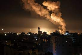 Armata israeliană anunţă că a ”lovit 150 de ţinte subterane”, tuneluri, instalaţii subterane de luptă şi alte instalaţii. Un lider Hamas a fost ucis
