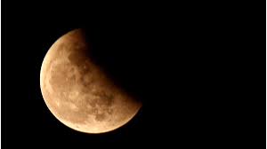 Eclipsă parţială de Lună, în această seară, vizibilă în România
