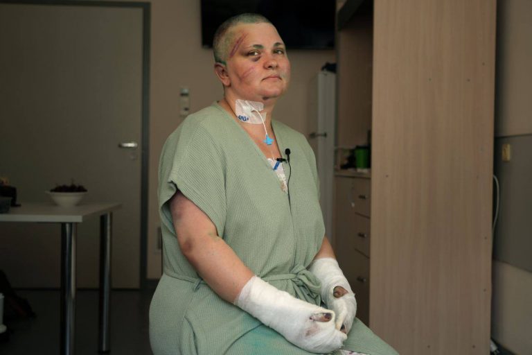 „Când va trebui să merg în Cecenia, voi merge”. Jurnalista Elena Milașina vorbește despre agresiunea suferită în Groznii și cine a fost în spatele atacului