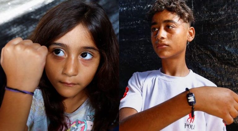 Familii din Gaza poartă brăţări de identificare pentru a evita înhumarea în gropi comune