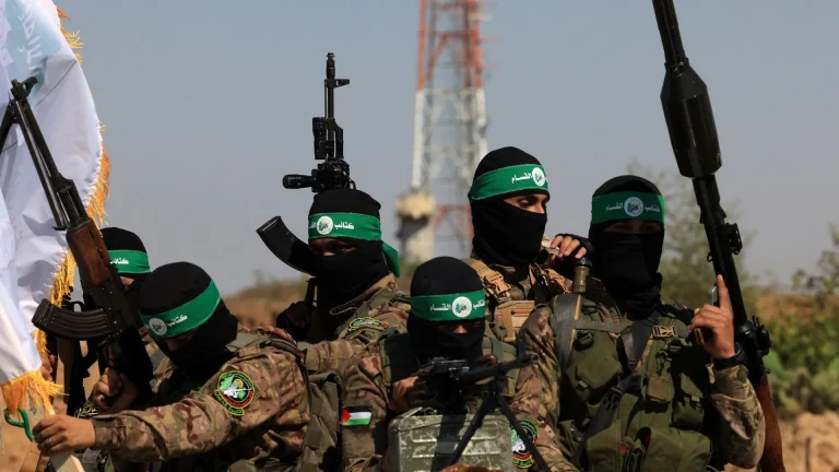 VIDEO |  O femeie ținută ostatică de Hamas a născut în captivitate / IDF: Ostaticii ar fi fost ţinuţi sub spitalul de copii din Gaza
