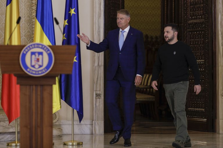 Zelenski, la București: Nu am venit să susţin un discurs în Parlament / Iohannis: Agenda vizitei a fost negociată între cele două delegaţii