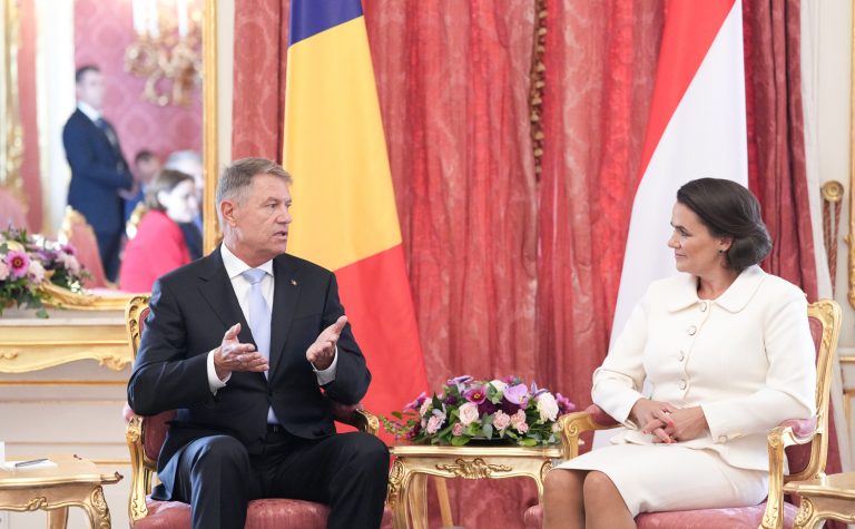 Iohannis, la Budapesta: „România promovează o abordare deschisă, transparentă, pragmatică. Este absolut necesară evitarea gesturilor unilaterale sau controversate