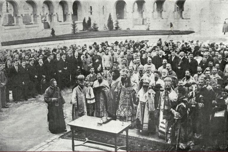 Singurele fotografii păstrate de la sfinţirea din 1922 a Catedralei Încoronării din Alba Iulia se regăsesc într-o revistă franceză
