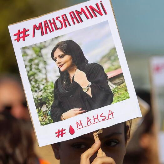 Mahsa Amini şi mişcarea femeilor iraniene câştigă Premiul Saharov pentru libertatea de gândire în 2023