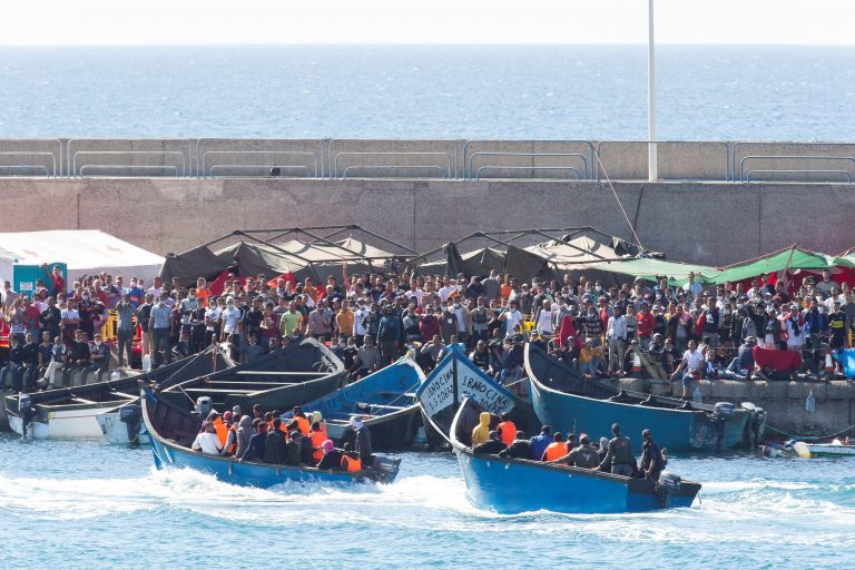 Peste 1.000 de migranţi au sosit sâmbătă din Africa în Insulele Canare