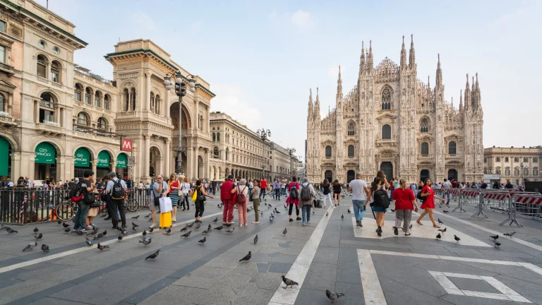 Milano va interzice circulaţia maşinilor în centrul oraşului până în prima jumătate a anului 2024