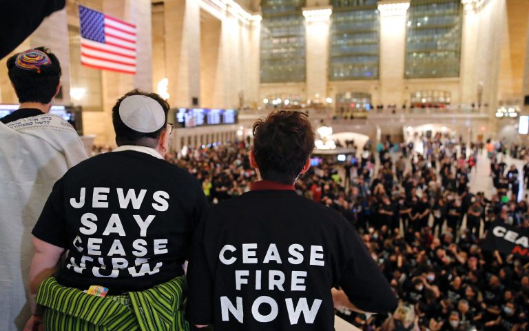 Sute de arestări la New York la o manifestaţie a unei mişcări evreieşti împotriva bombardamentelor Israelului în Gaza