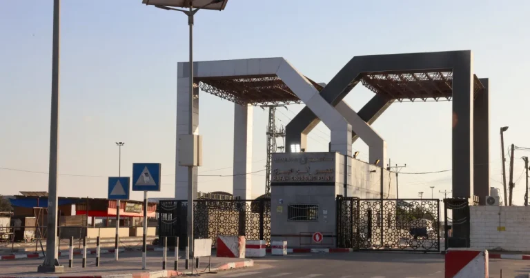 MAE: Continuă dialogul cu autorităţile israeliene şi egiptene în vederea asigurării condiţiilor necesare pentru evacuarea cetăţenilor români