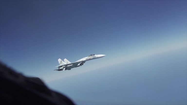 Un avion rusesc de vânătoare a interceptat două bombardiere americane deasupra Mării Baltice