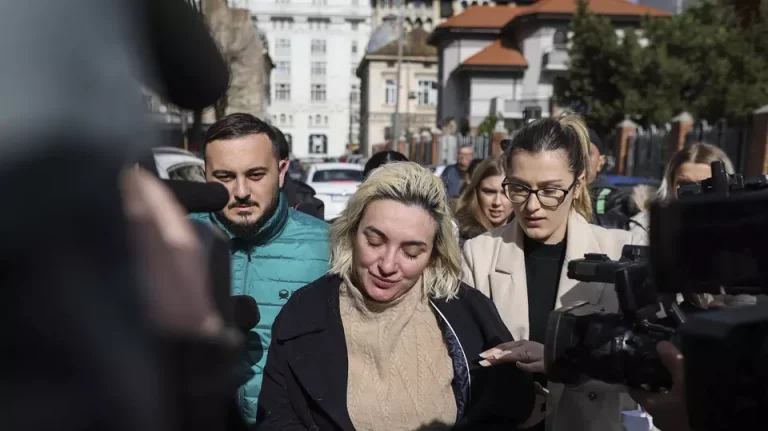 “Contesa digitală”, condamnată la 1 an şi 3 luni închisoare cu suspendare, după ce, sub influenţa alcoolului şi a drogurilor, a produs un accident auto, având permisul de conducere suspendat