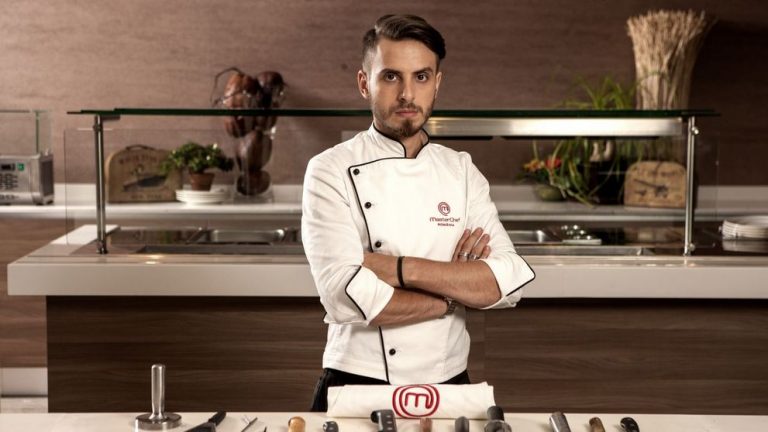 Chef Foa, prins la volan de poliţiştii din Bucureşti în timp ce s-ar fi aflat sub influenţa a două substanţe psihoactive. Asupra sa ar fi fost găsite și ţigarete conţinând substanţă vegetală – surse