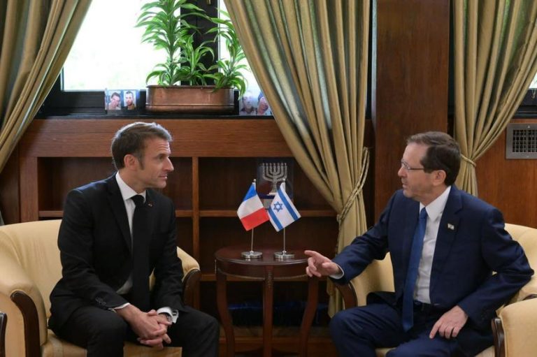 Preşedintele Israelului: Hezbollah „se joacă cu focul” şi, dacă atacă Israelul, Libanul va plăti preţul / Macron: Prioritatea este eliberarea tuturor ostaticilor