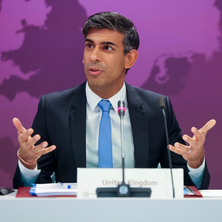 Scandalul sângelui contaminat | Guvernul britanic prezintă schema de despăgubire a victimelor şi familiilor acestora