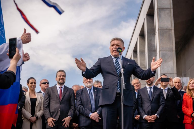 Joc la două capete. Ce ascunde retorica anti-ucraineană a premierului slovac Robert Fico