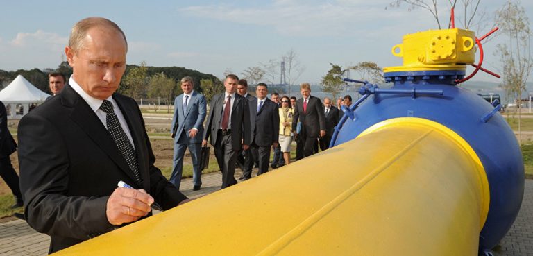 Ați observat că anul acesta Rusia nu mai amenință cu “Generalul Iarnă”? UE și SUA l-au ciuruit