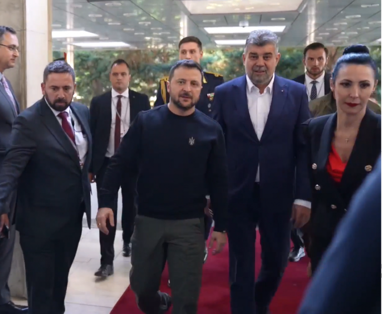 VIDEO | Preşedintele Zelenski a sosit la Palatul Victoria, unde a fost întâmpinat de premierul Marcel Ciolacu