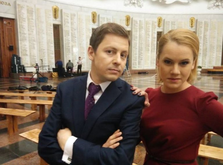 De pe micul ecran, în marea groapă. După ce a demisionat în semn de protest, un reporter de la televizunea rusă de stat a ajuns într-unul dintre „subsolurile torturii” de lângă front