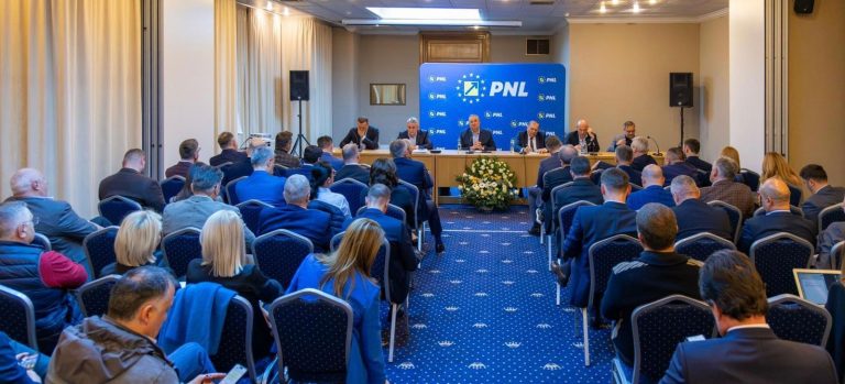 Şedinţă a conducerii PNL, la Sinaia / Liberalii analizează trei variante pentru alegerile din 2024