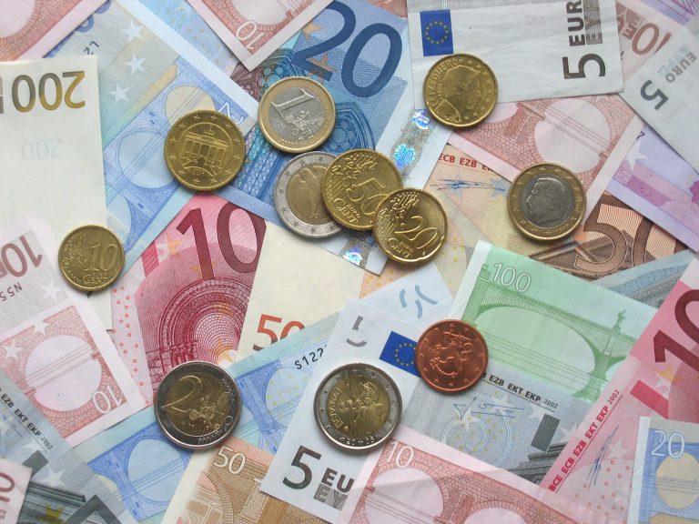 Datoria globală a atins nivelul record de 307.400 miliarde de dolari