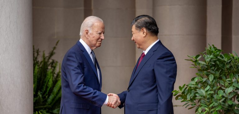 CNN: China şi SUA vor relua comunicarea militară la nivel înalt şi vor coopera pentru combaterea traficului cu fentanil / Dezvăluiri din culisele discuţiilor