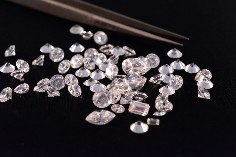 Kremlinul anunță că Rusia va ”ocoli” sancţiunile impuse de Uniune Europeană asupra comerţului cu diamante