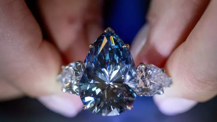 Diamantul Bleu Royal