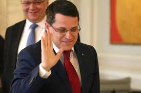Eduard Hellvig, ironic la adresa lui Ciolacu: România ordonată, fără să fie şi coordonată, riscă să se transforme într-un proiect cu nume frumos, dar cu un conţinut… dezordonat. Precum nişte covrigi fără o sârmă unificatoare