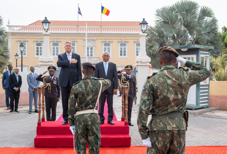 Preşedintele Republicii Cabo Verde, decorat cu „Steaua României” /  Ordinul „Amílcar Cabral”, conferit preşedintelui Iohannis