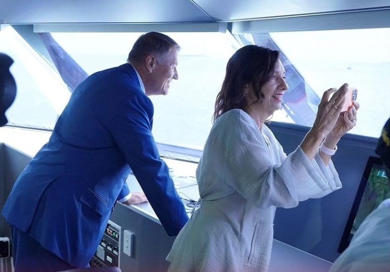 FOTO/VIDEO | Iohannis în Africa – Imagini de pe nava cu care a mers în Zanzibar